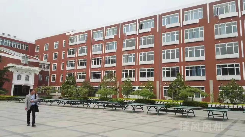 學(xué)校教室內(nèi)新風(fēng)換氣機(jī)安裝驗收